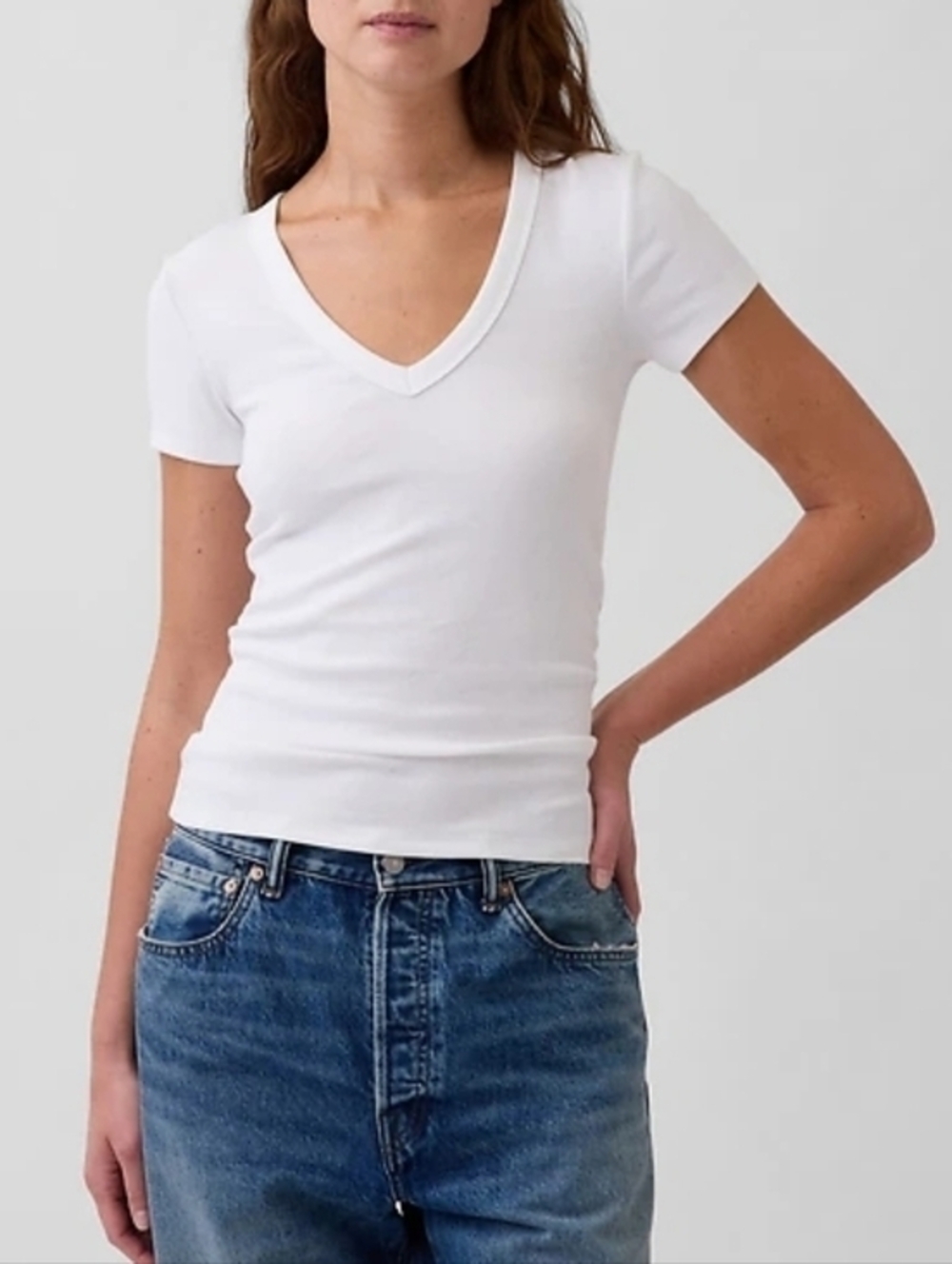 GAP Modern V-Neck T-Shirt in Fresh White